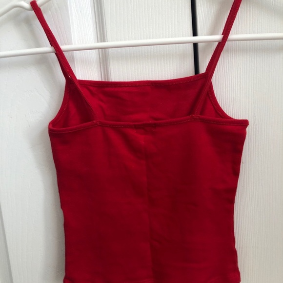 Red cropped camisole - Picture 3 of 3